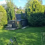 Czarny Kot Z Jacuzzi I Sauna