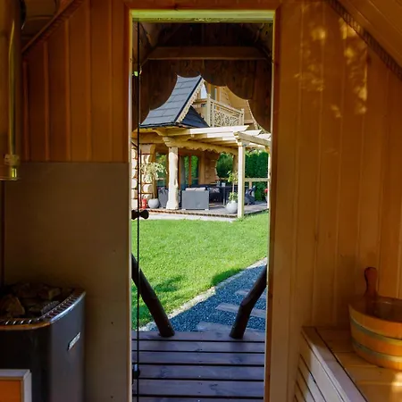Czarny Kot Z Jacuzzi I Sauna 샬레 *