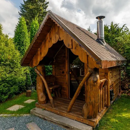 Czarny Kot Z Jacuzzi I Sauna