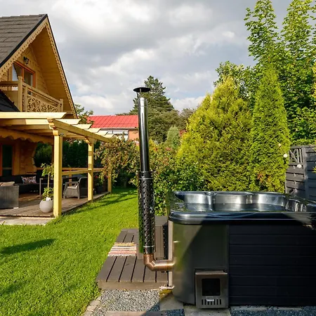 Czarny Kot Z Jacuzzi I Sauna *
