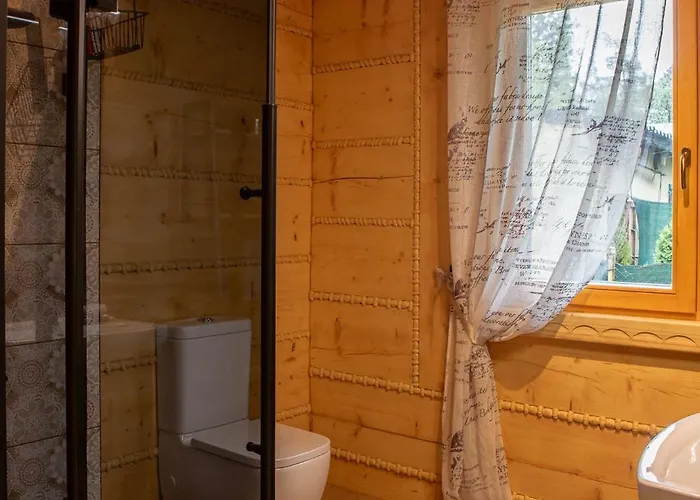 Czarny Kot Z Jacuzzi I Sauna Chalé *